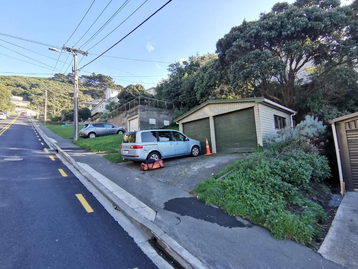 Laid-Back Lyall Self Contained Studio Apartment Wellington New Zealand
