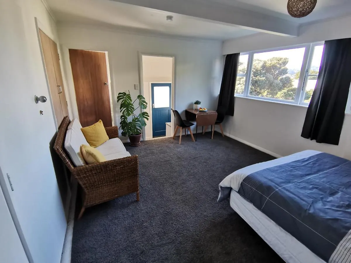 Laid-Back Lyall Self Contained Studio Apartment Wellington New Zealand